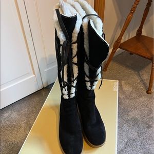 Michael Kors Shearling lace up boots. 9M